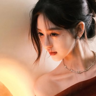 他从火光中走来